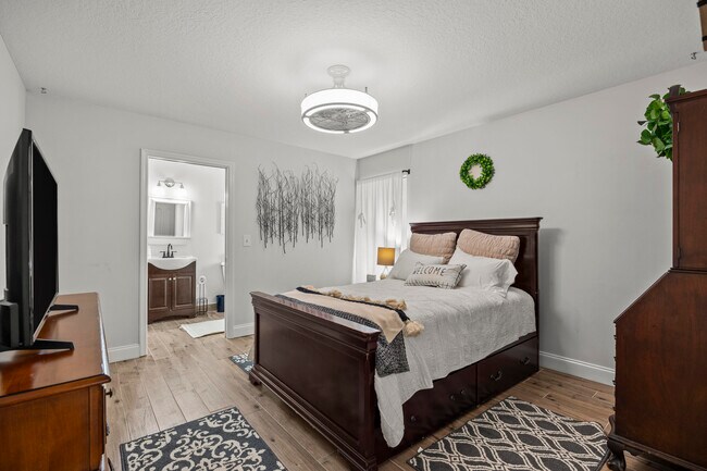 Building Photo - 1782 Clydesdale Ave