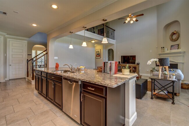 Building Photo - 25710 Oakwood Knoll Dr