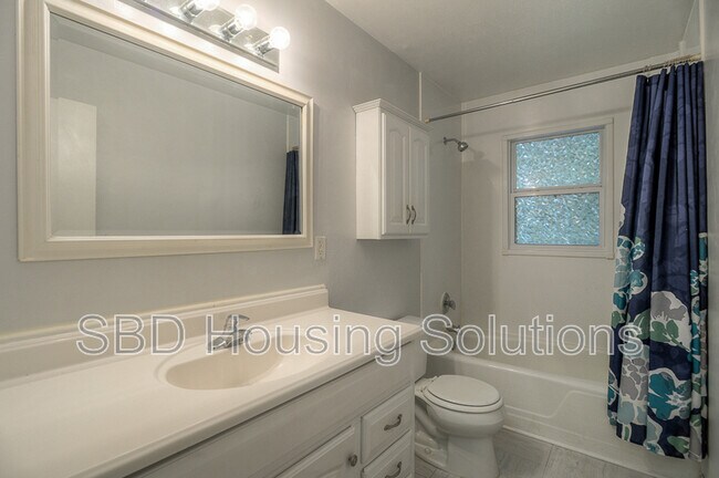 Building Photo - 8803 E 85 St