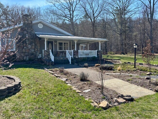 Building Photo - Rare Oasis: 2BR Home with Large Loft Area on 1.5 Acres Bordering National Forest and Fronting Dry...