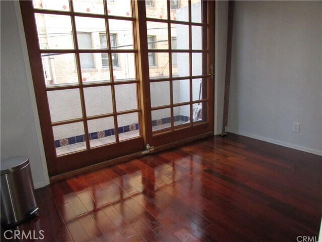 Building Photo - 828 5th St