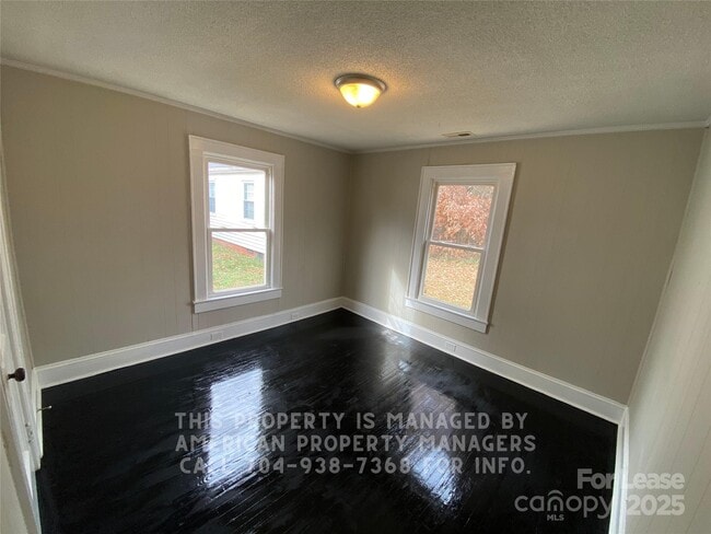 Building Photo - 69 Creswell Dr NE