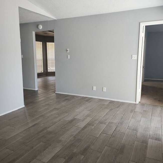 Building Photo - Rio Rancho 2 Badroom 2 Bath with Garage