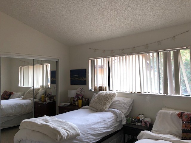 Privacy blinds - 528 Hathway Ave