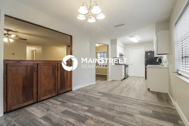 Building Photo - 3 Bedroom Pet-Friendly Home in ORLANDO, FL with Main Street Renewal