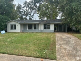 Building Photo - $300 Off 1st Month Special