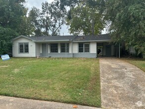 Building Photo - $300 Off 1st Month Special