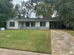Building Photo - $500 Off 1st Month Special