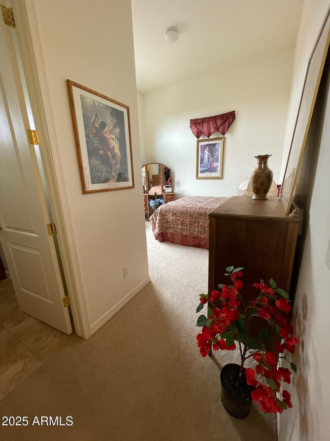 Building Photo - 5715 E la Privada Dr