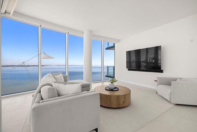 Building Photo - 2900 W Bay to Bay Blvd