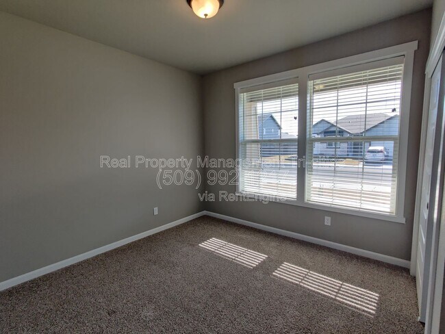 Building Photo - 8304 Gardner St