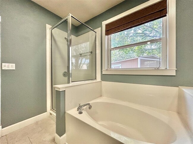 Building Photo - 1303 White Dove Cove