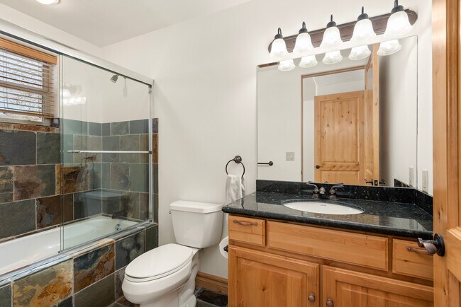 Building Photo - 211 Juniper Ct