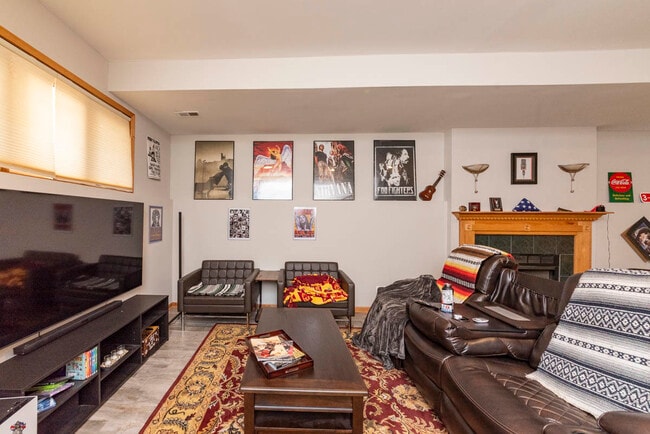 Building Photo - 1401 N Artesian Ave