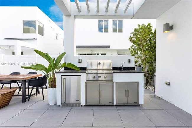 Building Photo - 7535 NW 98th Ave