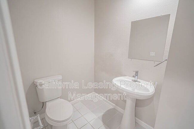 Building Photo - 28552 Avocado Pl