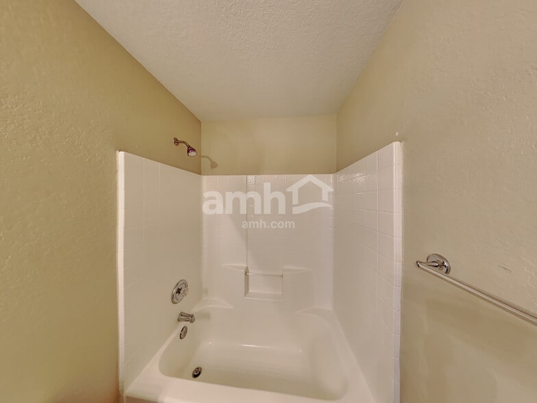 Building Photo - 511 Point Vly