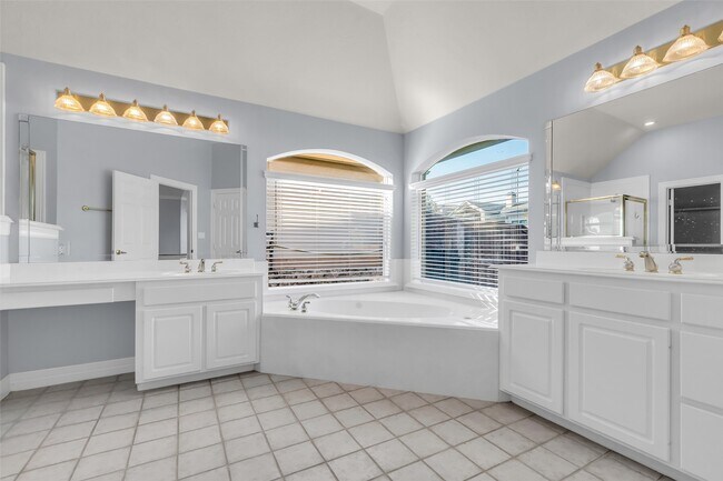 Building Photo - 35 W Pines Dr