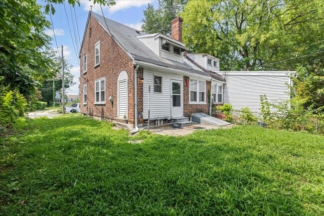 Building Photo - 2872 Kansas Rd