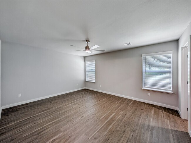 Building Photo - 6613 NW Altus St