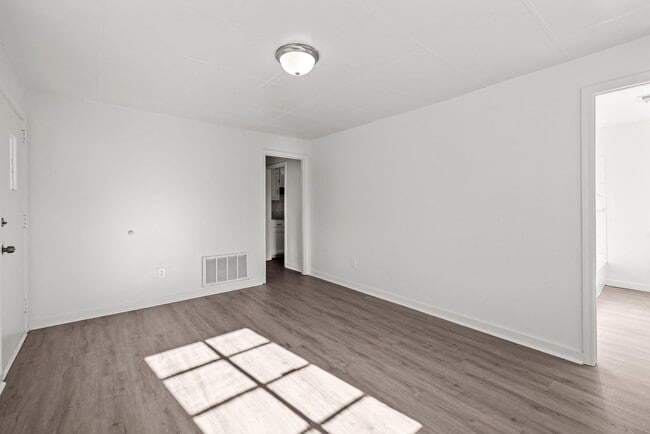 Building Photo - Newly Renovated 3 Bedroom 2 Bath Home Available Now! MOVE-IN SPECIAL: Get your FIRST MONTH'S rent...