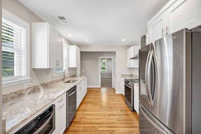 Building Photo - RENOVATED THREE BEDROOM IN ROSEWOOD