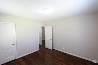 Building Photo - 3 BR 1BA - Cute and Classic Charmer!!