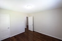 Building Photo - 3 BR 1BA - Cute and Classic Charmer!!