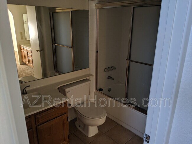 Building Photo - 819 N College Ave