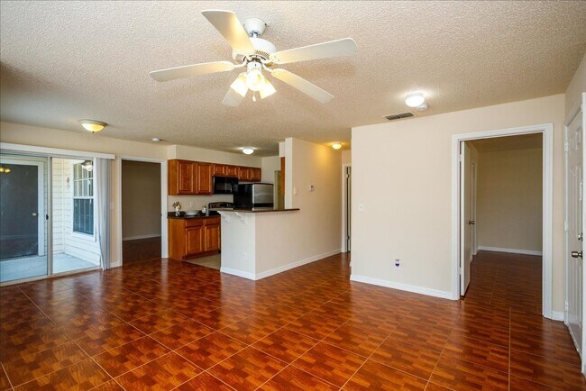 Building Photo - Ready Move to move 2 bedroom 2 bath Condo ...