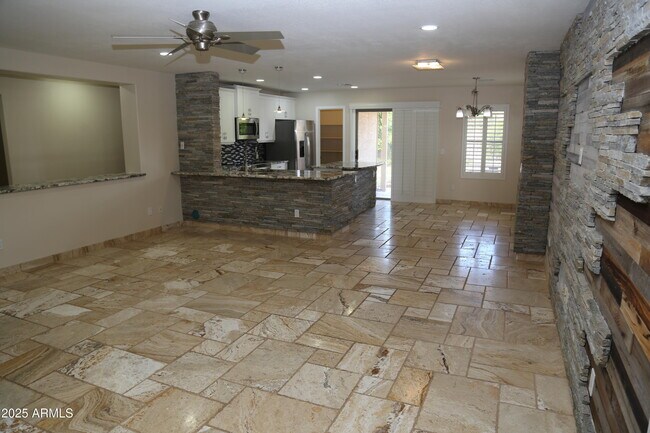 Building Photo - 1108 E Pinto Dr