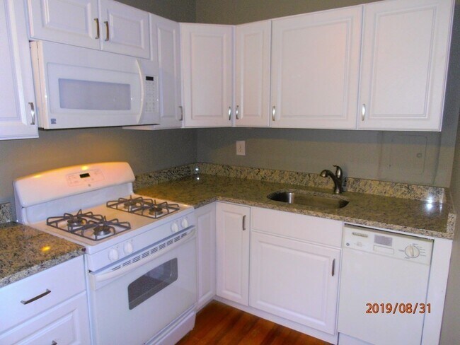 Primary Photo - 38 Linnaean St