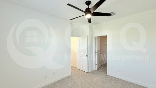 Building Photo - 1419 E Town and Country Ln