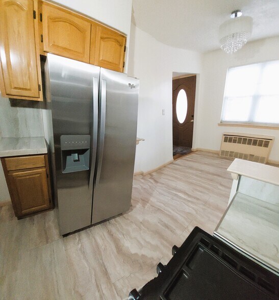 Building Photo - 745 E 101st St