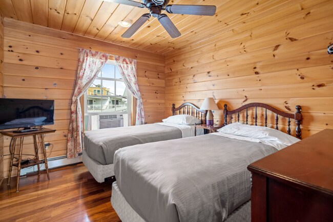 Building Photo - 2 Traynor St