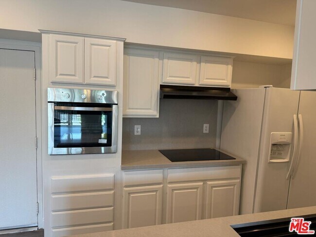 Building Photo - 1351 N Crescent Heights Blvd