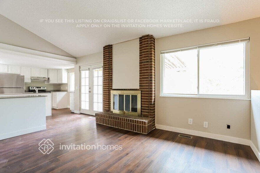 Building Photo - 15497 E Jarvis Pl