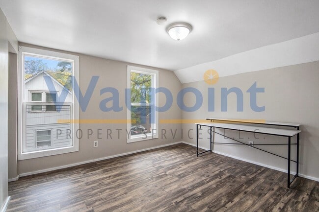 Building Photo - 19 Vandenberg Pl SE