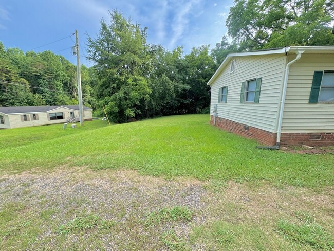 Building Photo - Statesville - HWY 90 - 3 Bedroom/ 1.5 Bath