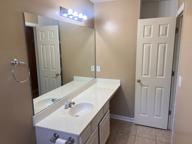 Building Photo - 3806 Maypop Cir