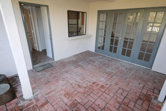 Building Photo - 3 Bedroom/2.5 Bath Townhouse in Heart of UTC