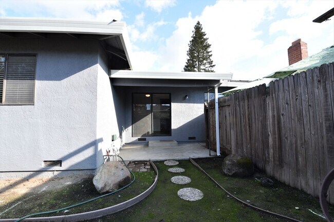 Building Photo - 67-67 Payne River Cir