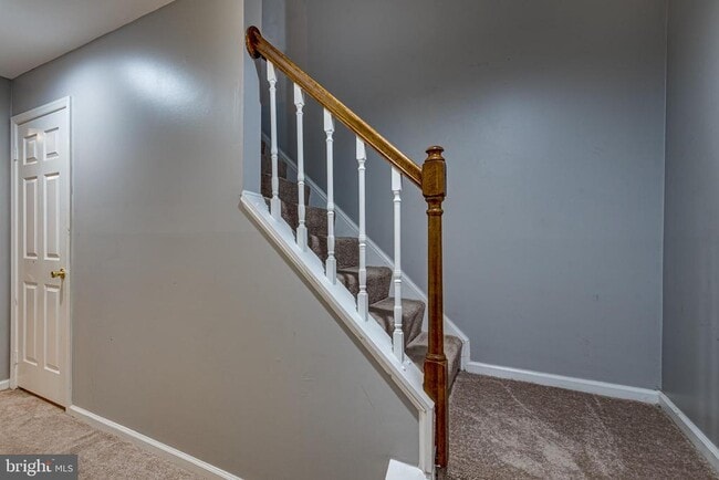 Building Photo - 8508 Blue Bird Woods Ct