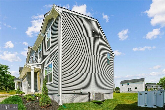 Building Photo - 6415 Farrier Wy