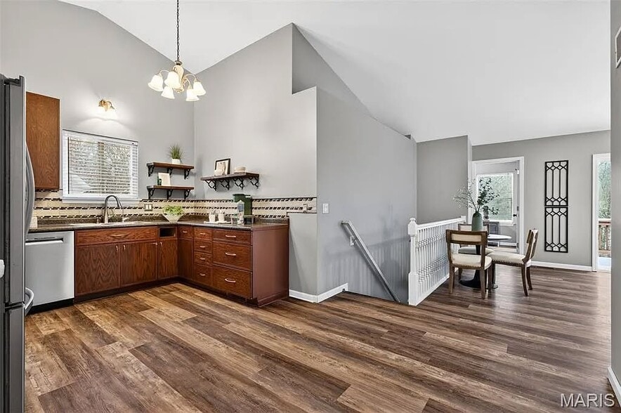 Building Photo - 482 Indian Lake Dr