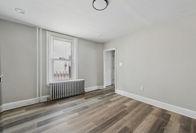 Building Photo - 424 N 64th St
