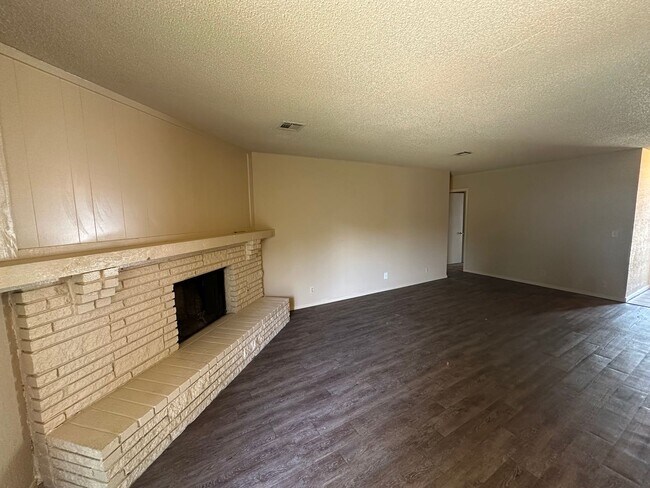 Building Photo - 1312 W Pittsburg St