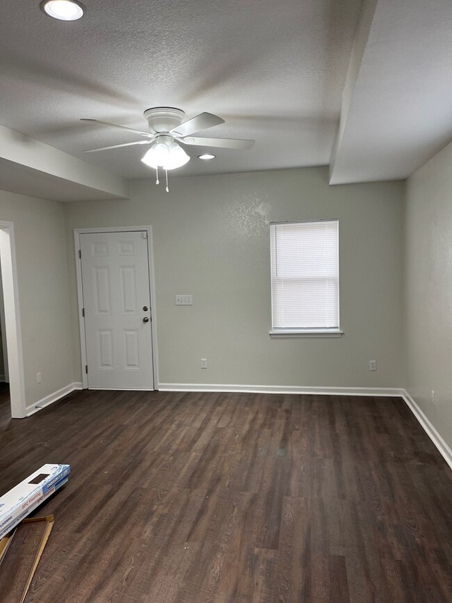 Building Photo - 119 Hambleton St