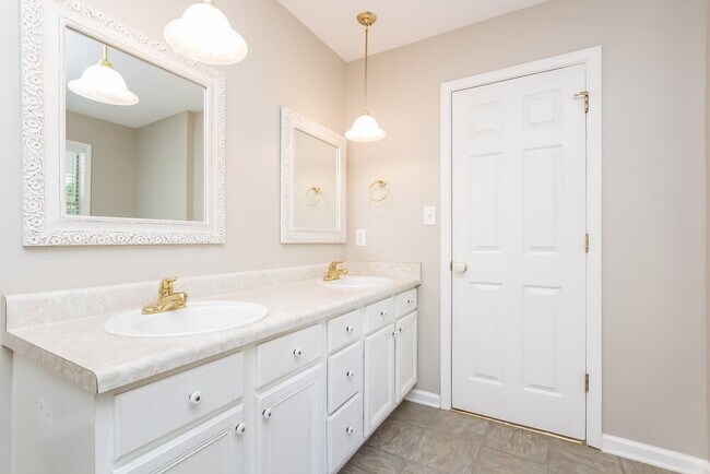 Building Photo - 7245 Carter Ct