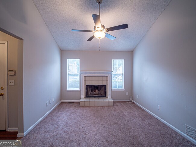 Building Photo - 4223 Lakes End Dr NW